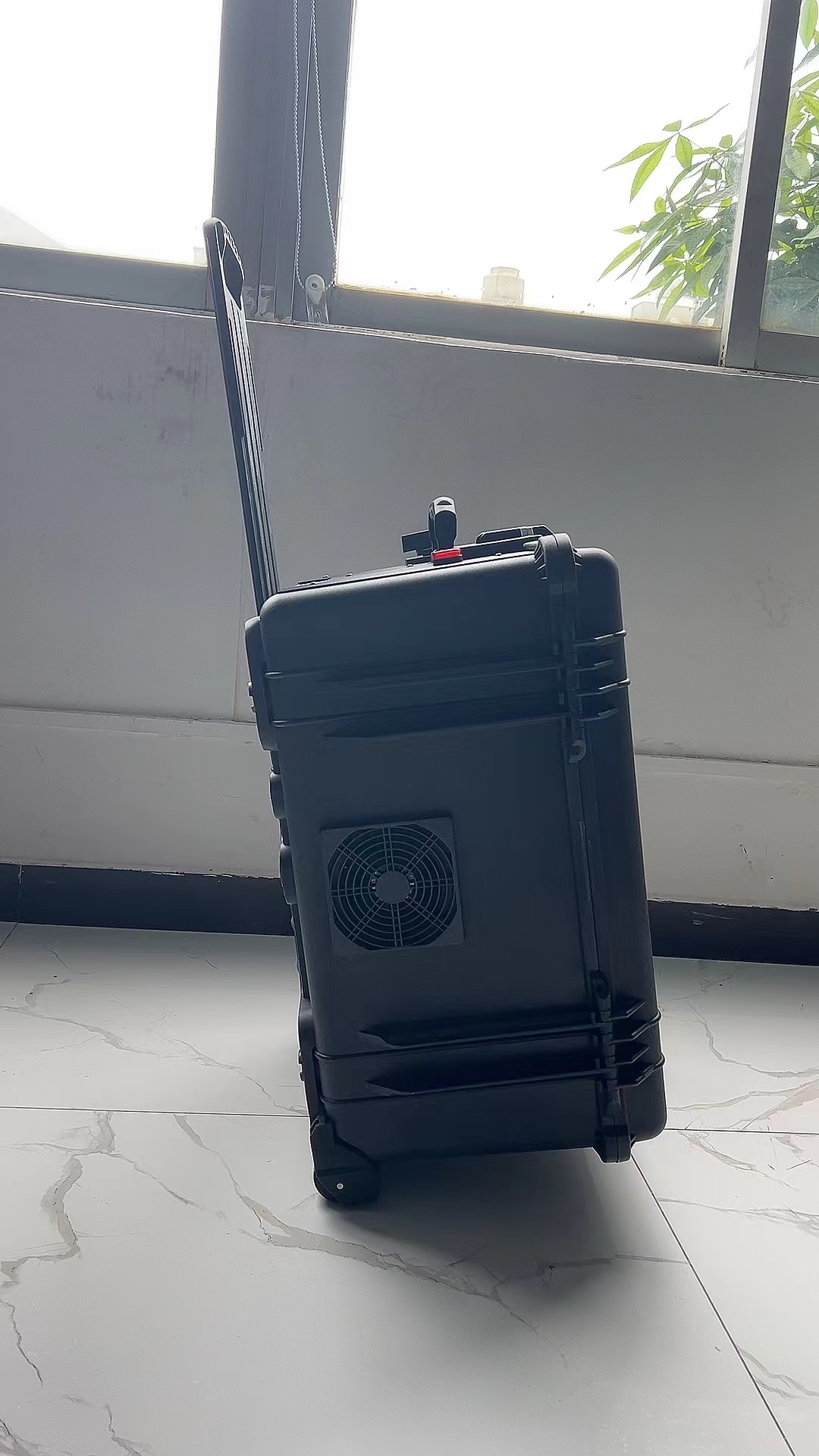 岗巴手拉箱型移动通信干扰器
